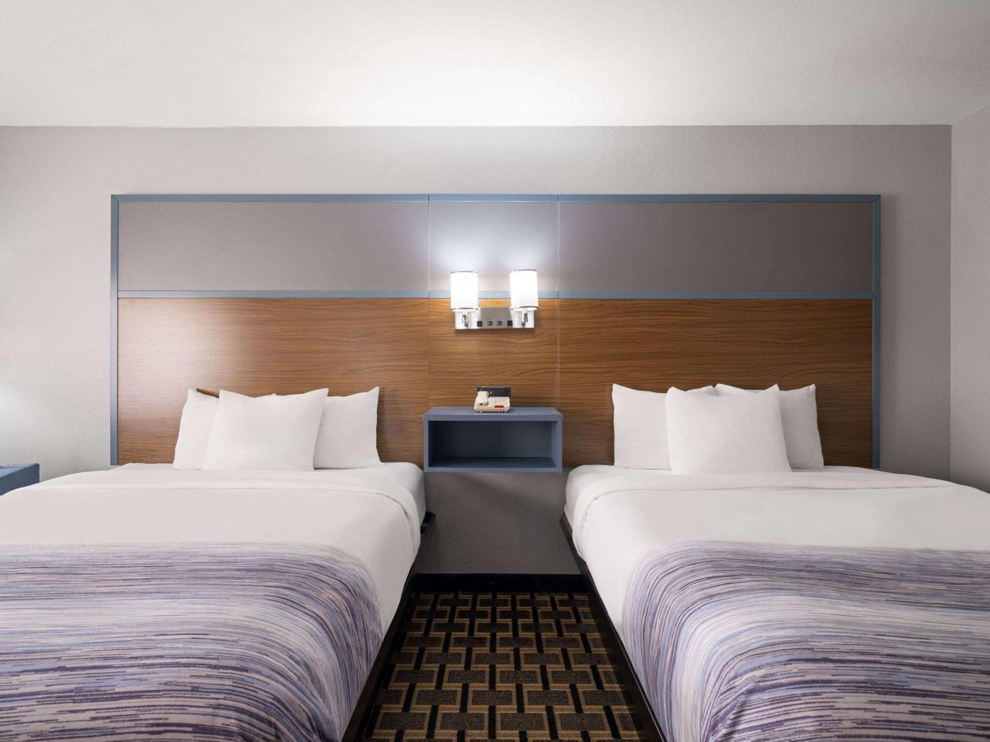 Americinn By Wyndham Woodstock Il מראה חיצוני תמונה